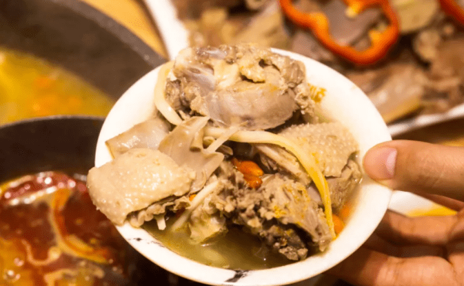 活动|1元吃烤鱼！1元喝啤酒！火爆全国的“小腰精”来唐河啦！