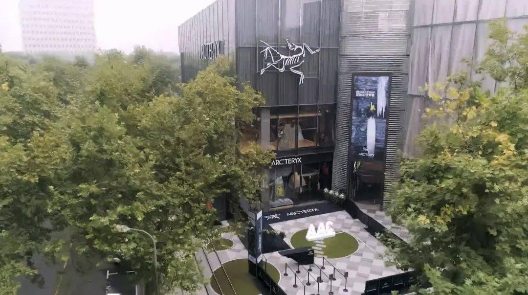 teryx|华丽探店｜兼顾“户外”与“时尚”，Arc'teryx 始祖鸟全球最大旗舰店是怎么做到的？