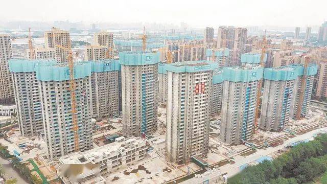 沌口六村还建房5号楼将要封顶