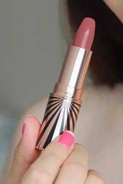 口红|大无语事件，追剧也能选色号？