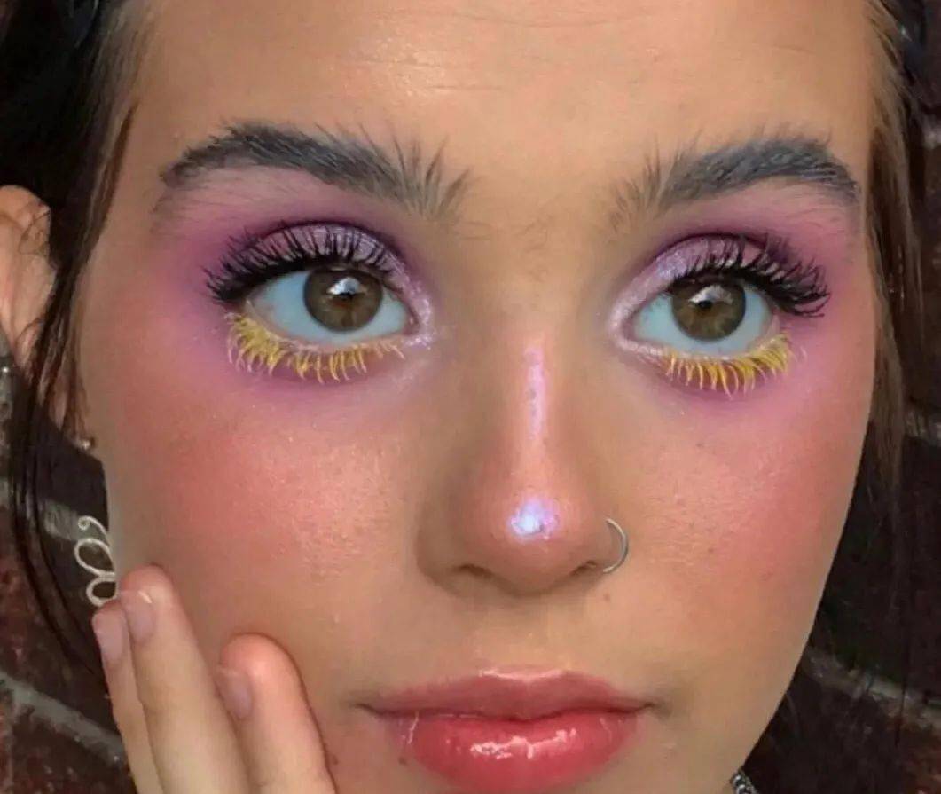 照片|学会撞色妆，待在家里也能拍出获赞无数的照片