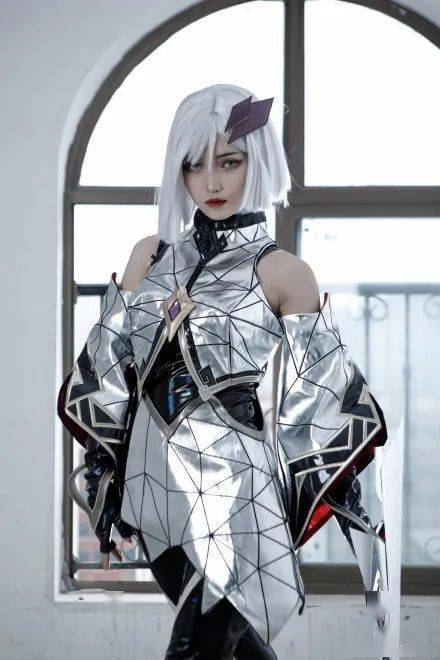 王者荣耀cos:这个镜姐很飒哟,冷艳美人