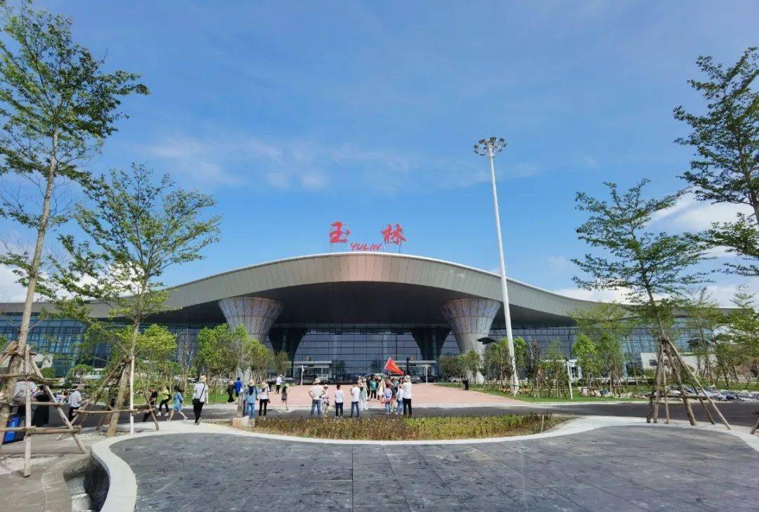 上热搜玉林机场又全国出名了山头全是人