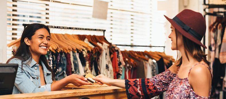 顾客|月入10000+以上导购是这样卖货的,现学现用！