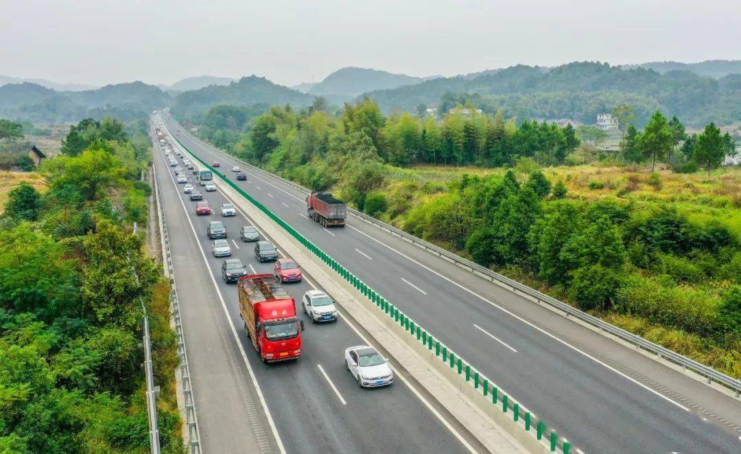 g04 01 长沙绕城高速 西南段,梅溪湖隧道,南北双向,因车流量大导致