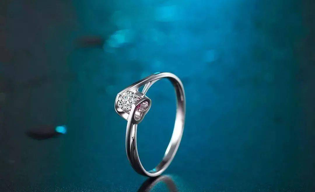 珠宝|向佐送郭碧婷独一无二的戒指“珠宝私人定制”凭什么越来越受年轻人喜爱？
