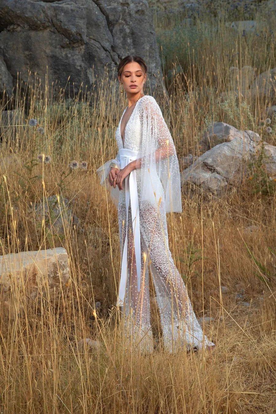 Saab|下凡历劫这么苦,为什么不打扮得再美一些呢?交织着华丽Elie Saab在斜阳下闪烁着光芒