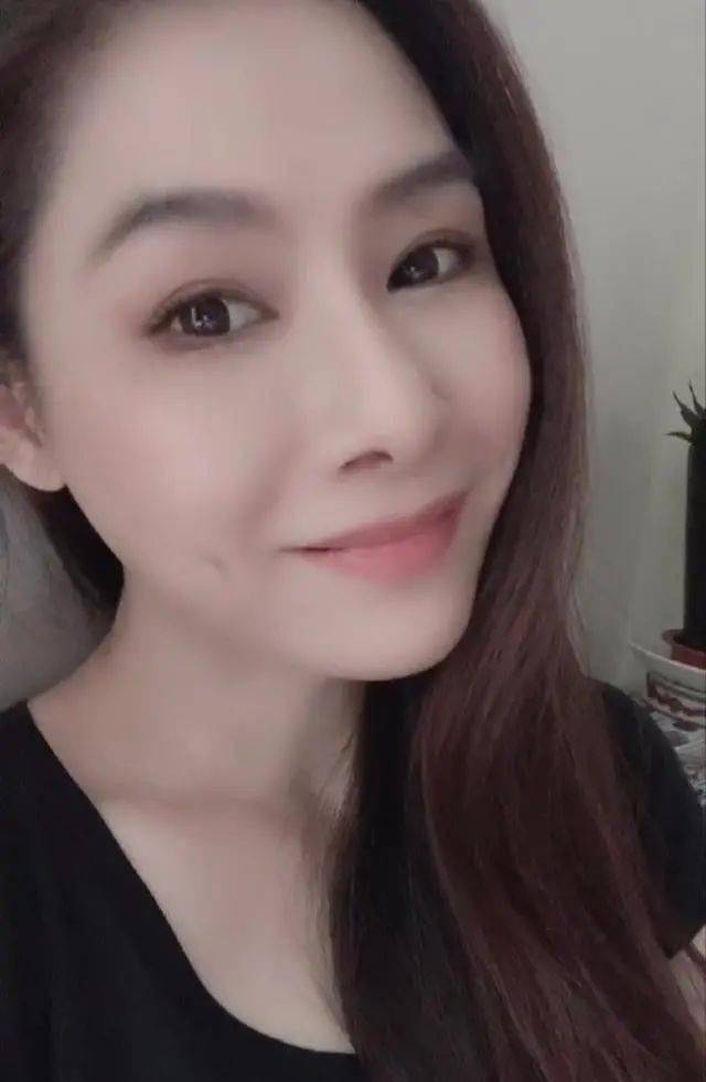 台湾知名的网红 8d046be62d0547d19eddee2cc721a40a.jpeg