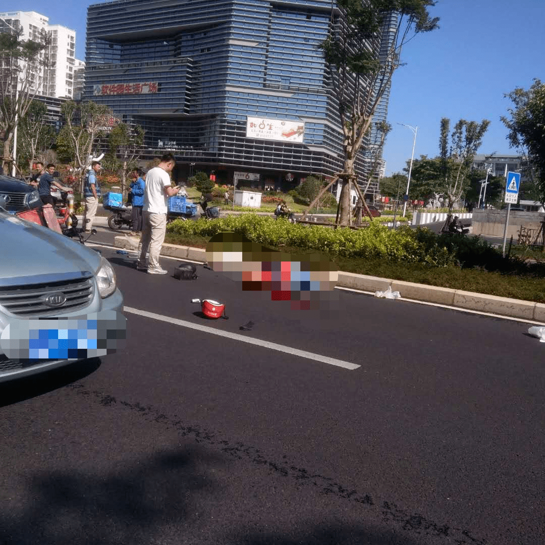 厦门近日发生多起惨痛车祸,还有人被撞倒做开颅手术.