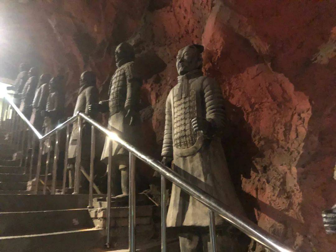 太离谱了，我被骗去看了西安最真的假兵马俑