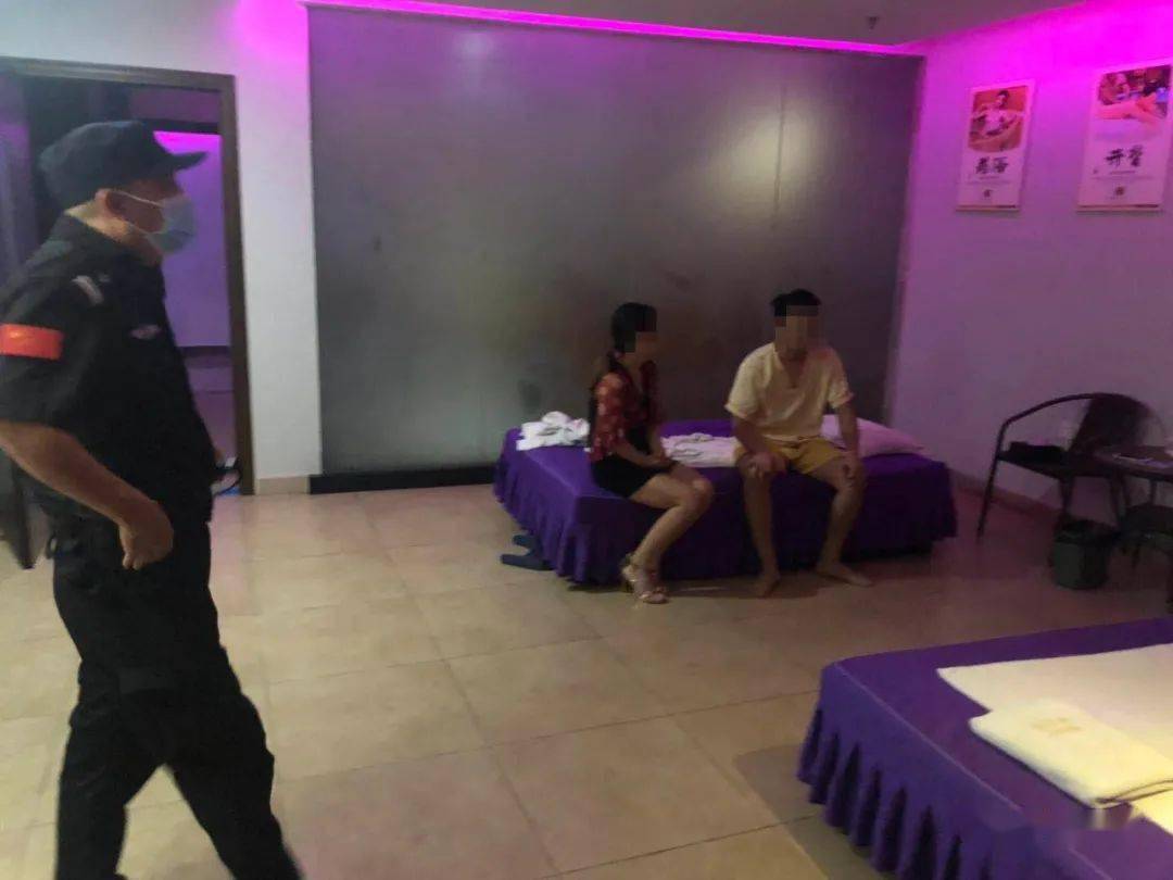 云浮警方一举抓获涉嫌卖淫嫖娼人员8名!