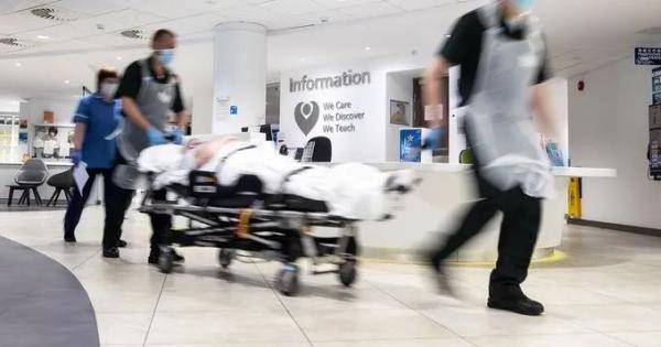 开新|英国大学生们想出新玩法！开新冠派对：不确诊不让进