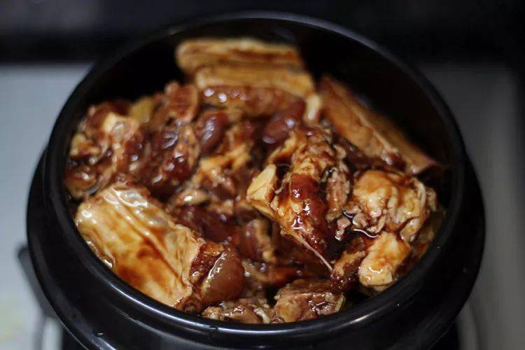 美味|这道干锅排骨也太美味了吧！隔壁邻居家的小孩都馋哭了！