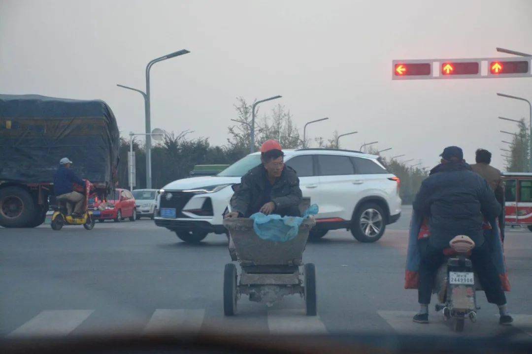 50万人口的县城做跑腿代驾_跑腿代驾名片设计图片