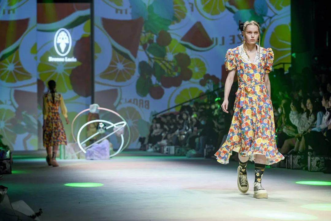 陆玺娅|不愧是你！本季最“拼”的设计师品牌～