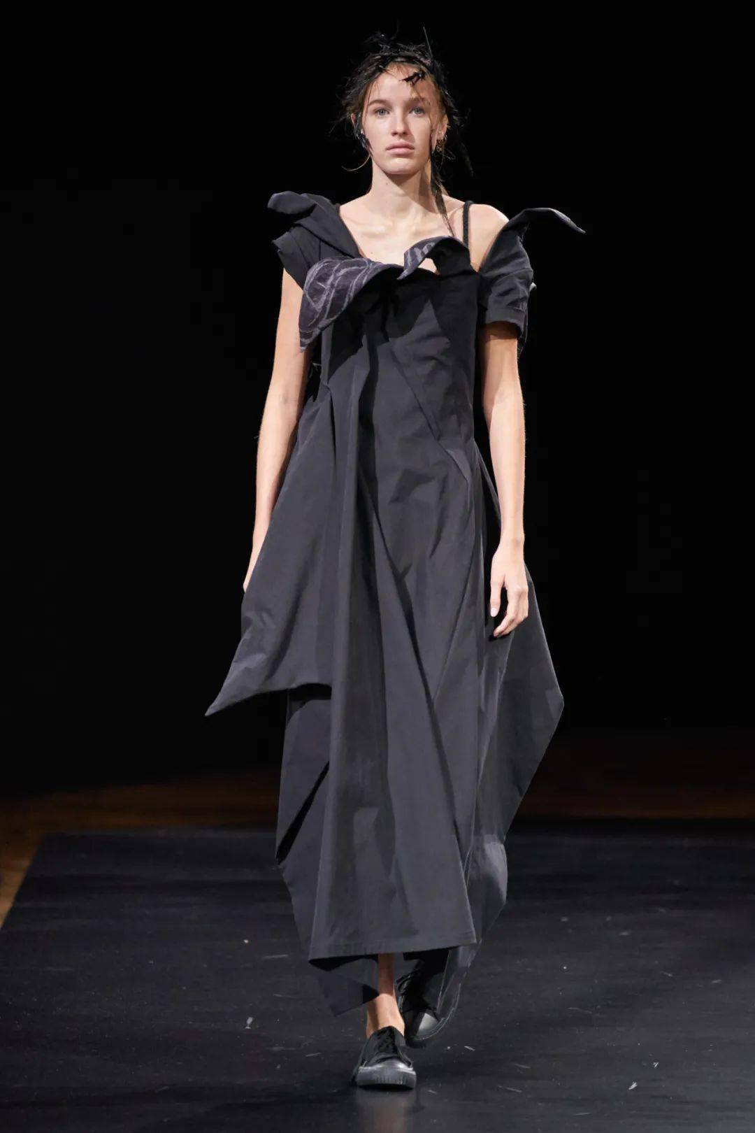 剪裁|Yohji Yamamoto 2021春夏丨标签式解构设计