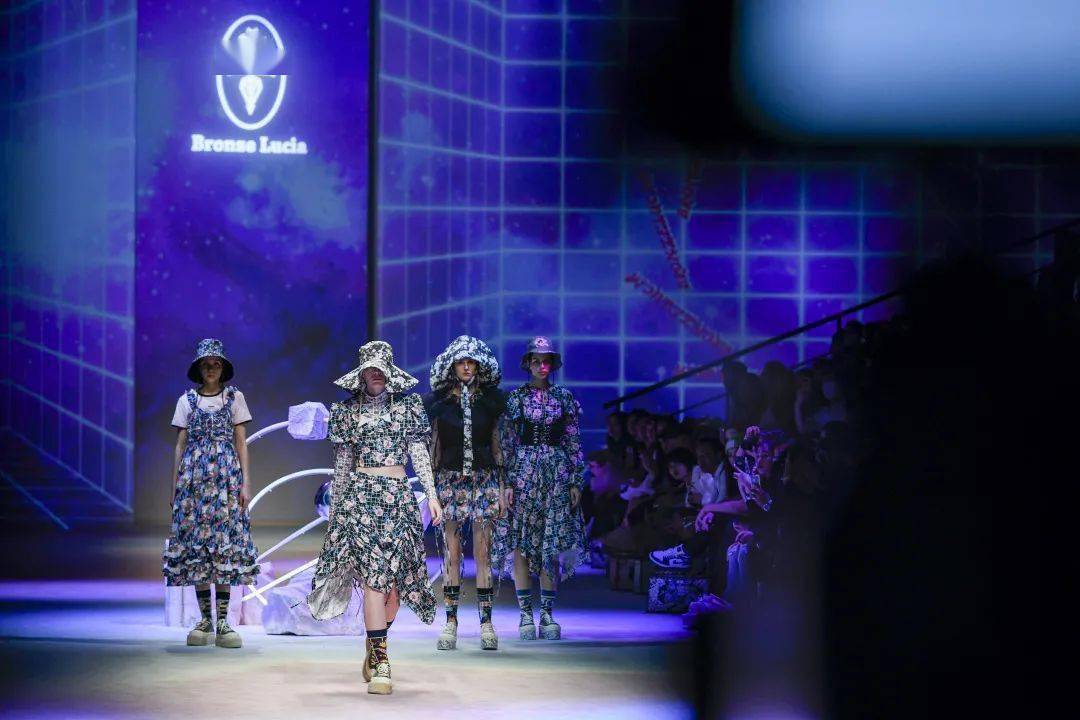 陆玺娅|不愧是你！本季最“拼”的设计师品牌～