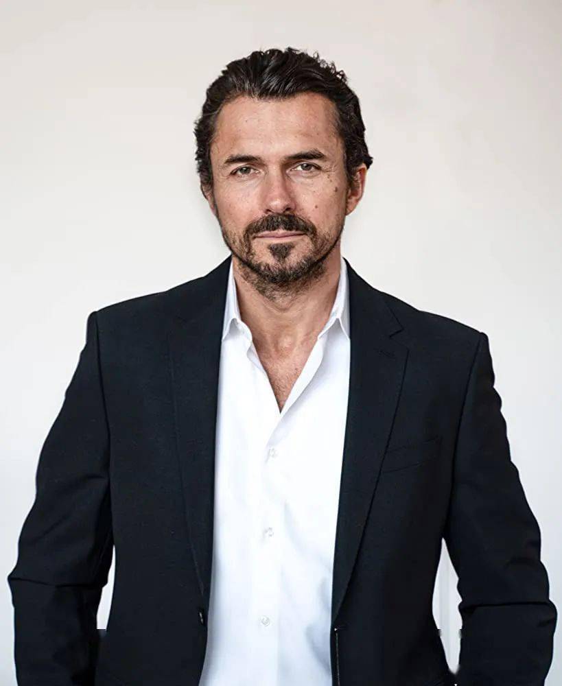 时尚|年度时尚美剧，我一天看完并爱上了全剧所有的男人！