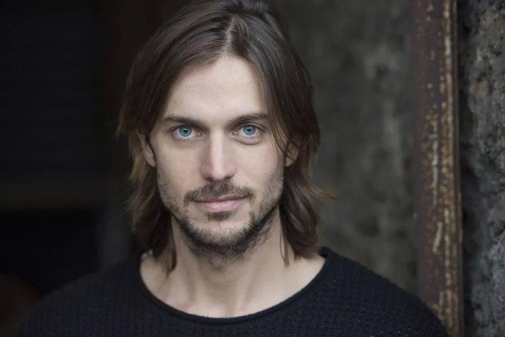 时尚|年度时尚美剧，我一天看完并爱上了全剧所有的男人！