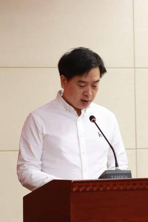 副区长曹国军主持会议,区委副书记,区长高峰作动员讲话