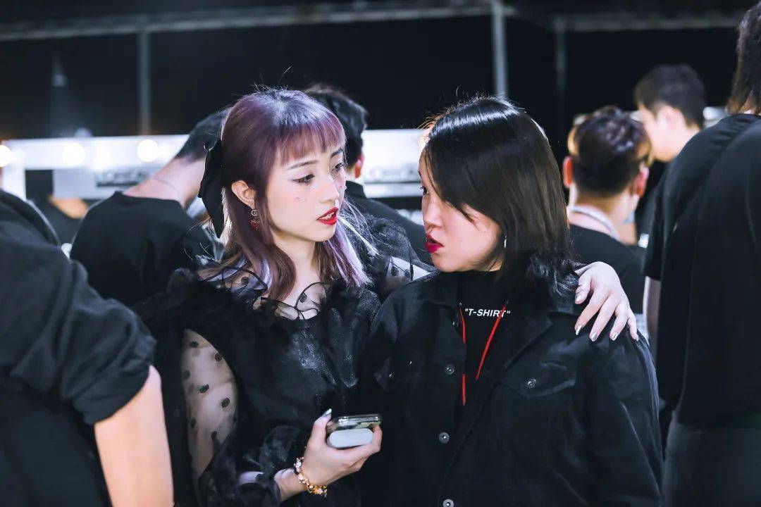 陆玺娅|不愧是你！本季最“拼”的设计师品牌～