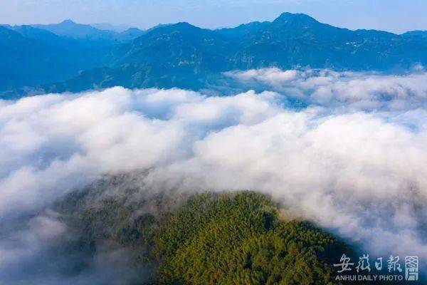 霍山县屋脊山摄影家村位于大别山旅游扶贫快速通道的东起点,旅游区位