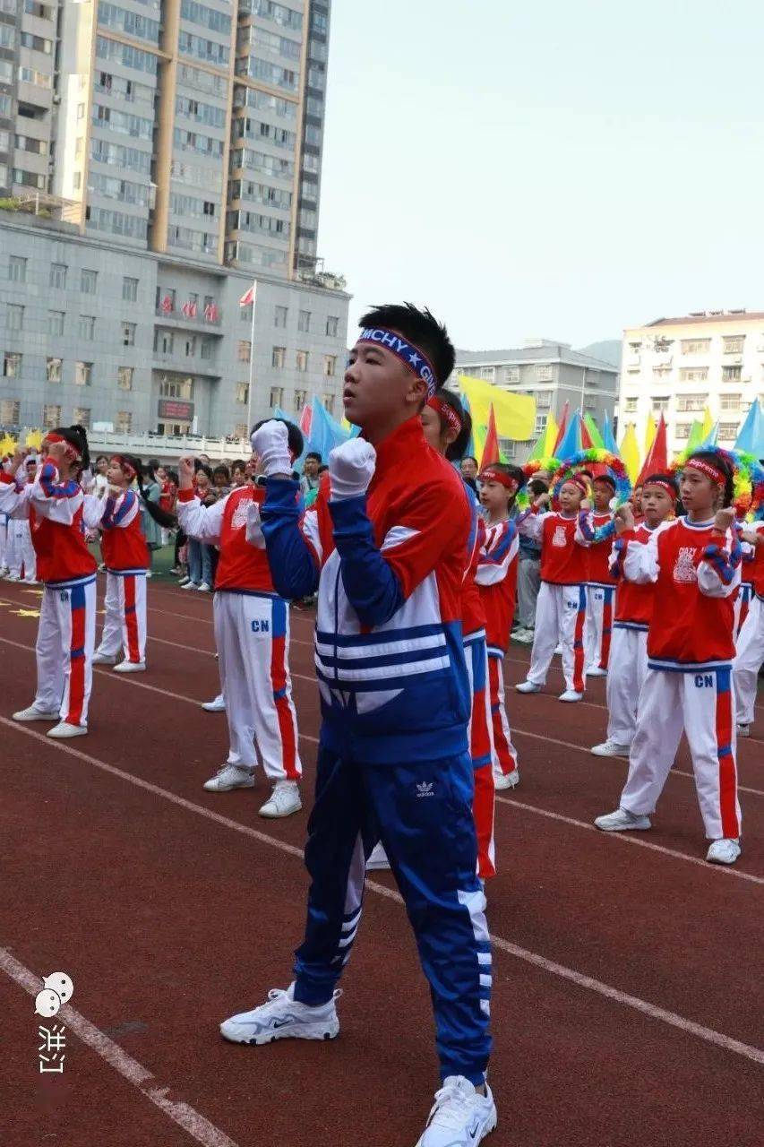 洪江幸福路小学举行千人广播操