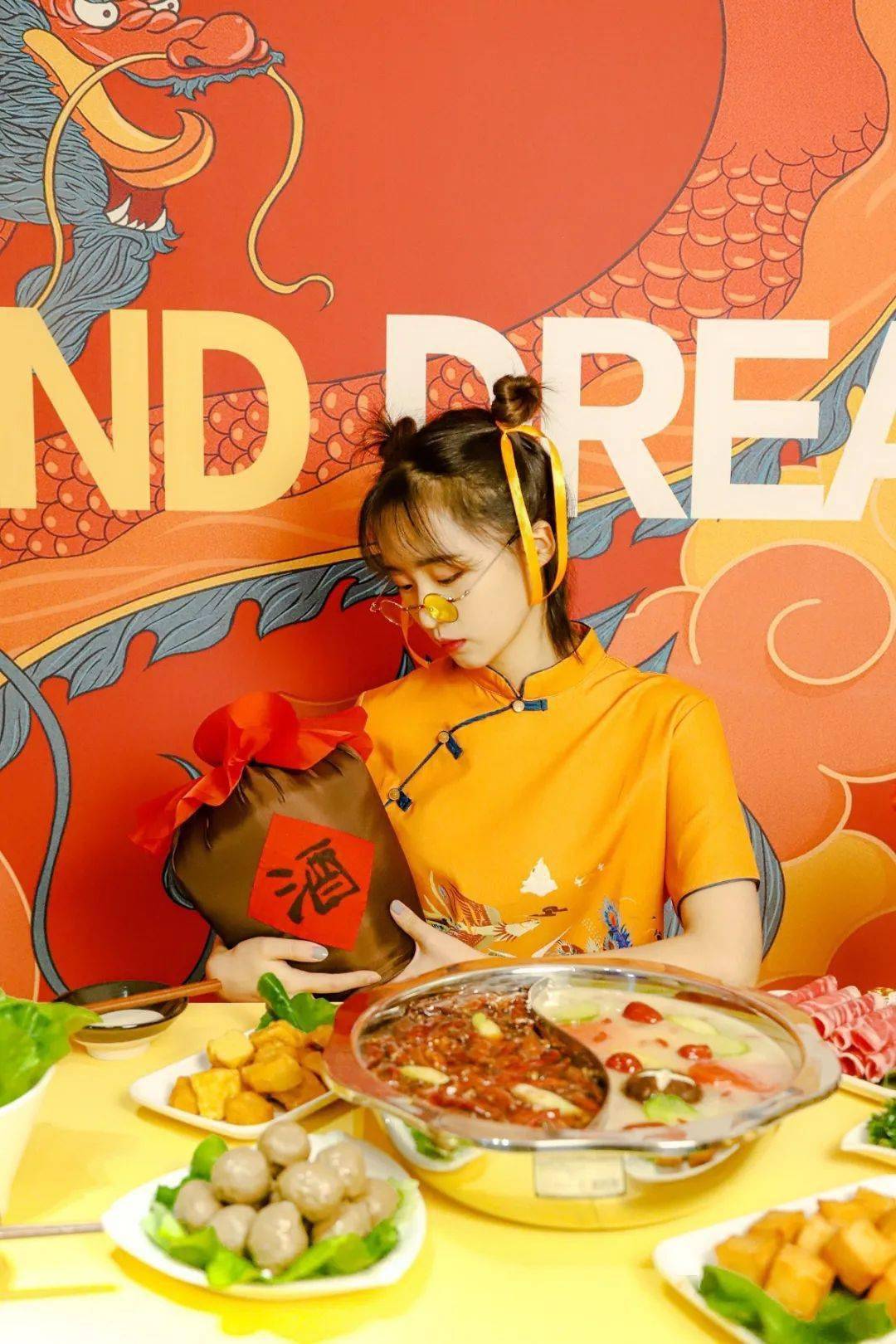 国潮|美炸了！国潮旗袍、复古港风、JK制服...这家换装自拍馆太好拍了！3小时不限服装，20+拍照场景，100+种造型！随手拍出大片！