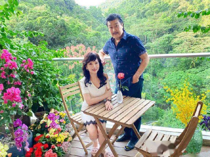 65岁赵雅芝仙女裙出席!