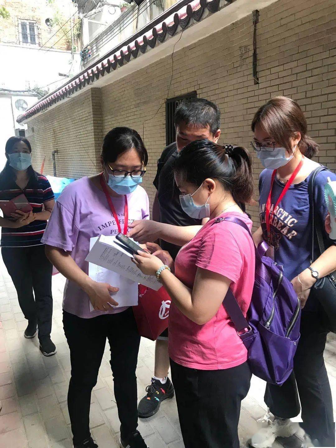 人口普查员是社工吗_社工上门人口调查(2)