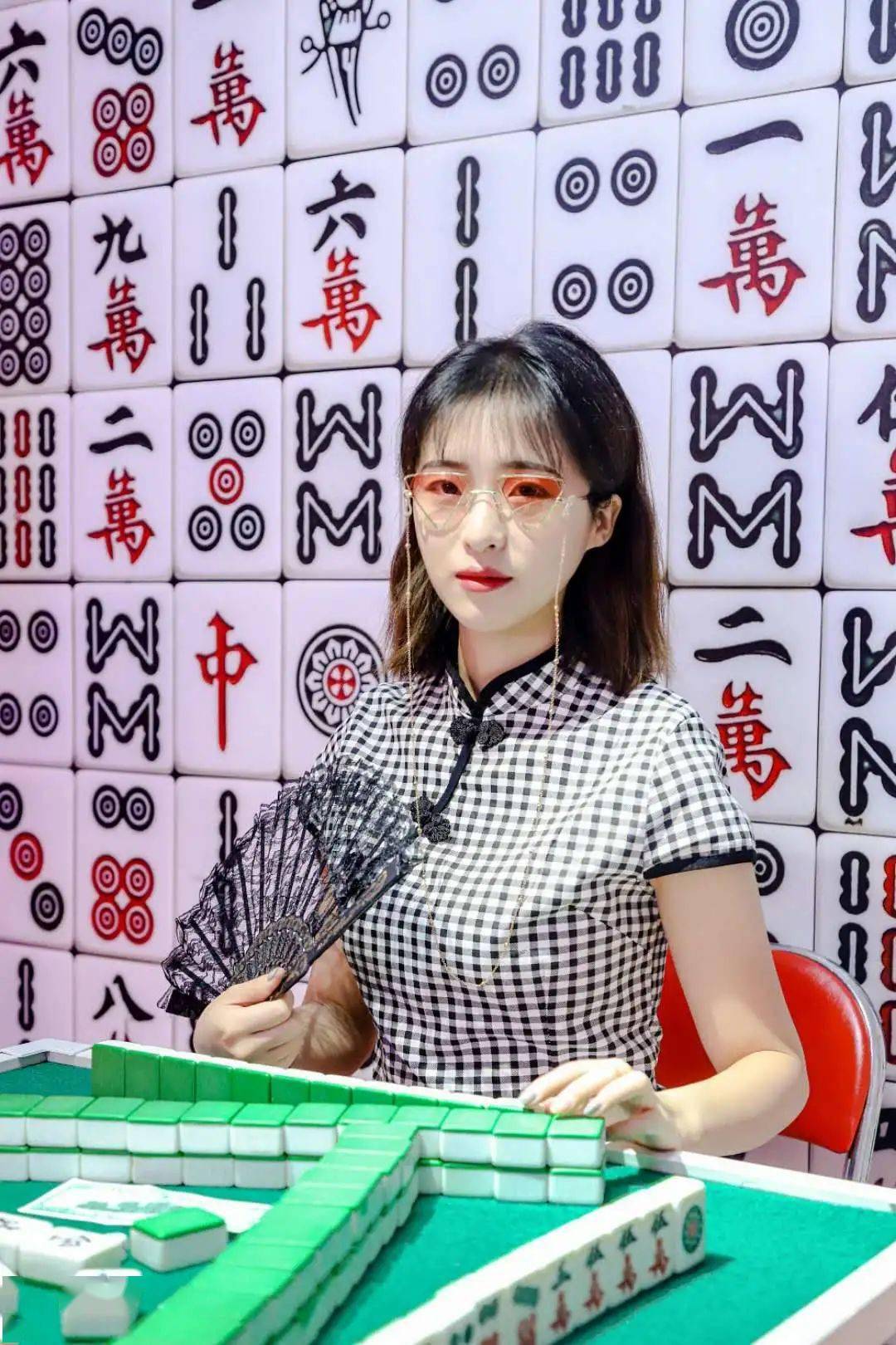 国潮|美炸了！国潮旗袍、复古港风、JK制服...这家换装自拍馆太好拍了！3小时不限服装，20+拍照场景，100+种造型！随手拍出大片！