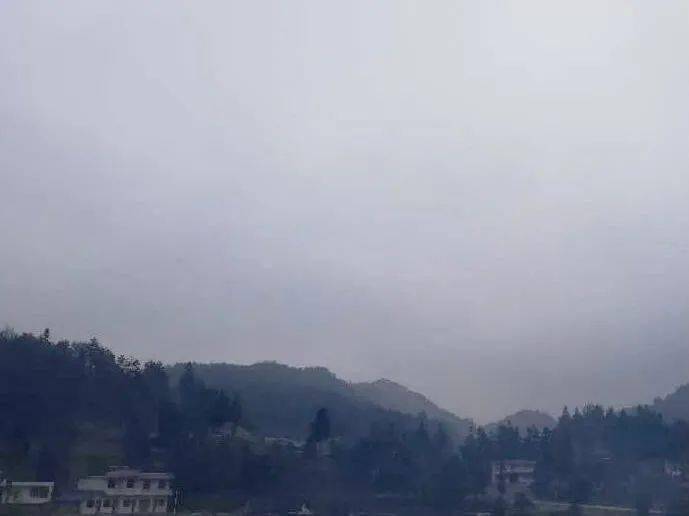 贵州黔东南麻江县——工设201褚怡孜,王忆媛增添了繁华的色彩它们给这