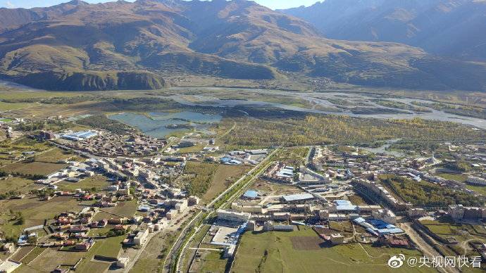 扶贫|小院里种花，学校就在隔壁...他们“搬”进美好新生活