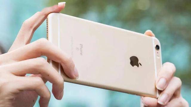 iPhone12“真香定律”，先沸腾了二手市场