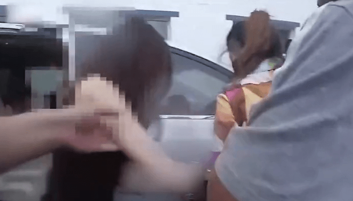 直播|百万粉丝带货主播公然售假！直播现场被抓，50名涉案人员已被抓获