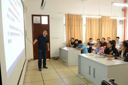 铁路|她努力学习中文，梦想成为中老铁路第一位女司机