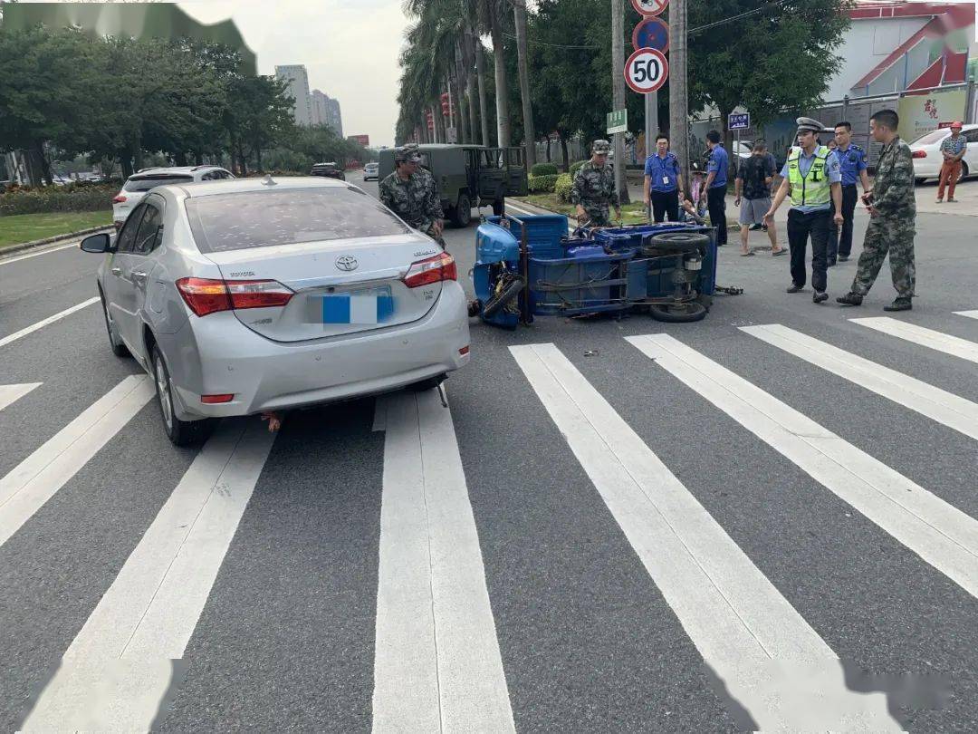 惊险!台山昌大昌路段发生一起车祸,现场有人躺地不起!