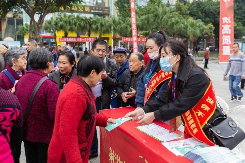 掀起人口普查宣传热潮_人口普查宣传图片