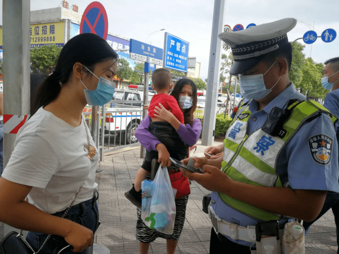 东莞万人口警察_十年前东莞石碣人口(3)