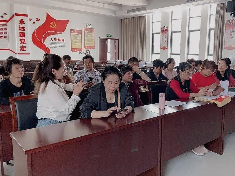 人口普查工作火热进行中_人口普查工作照片