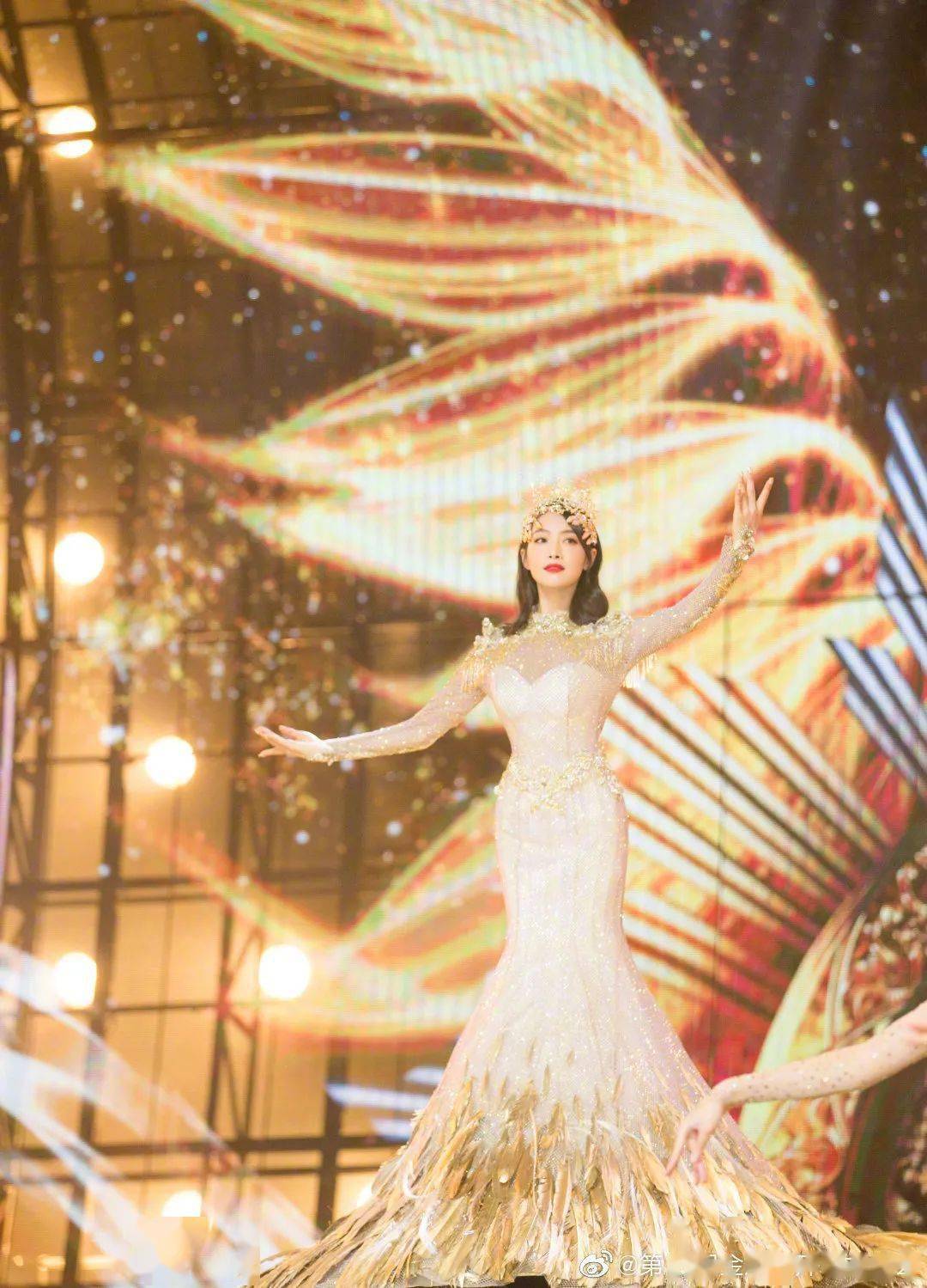 宋茜|八届金鹰女神盘点：宋茜时尚咖 唐嫣真爱表