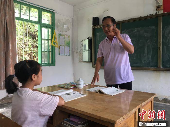 黄福|乡村教师黄福茂扎根大山40余年：舍不得那些“求知的眼睛”