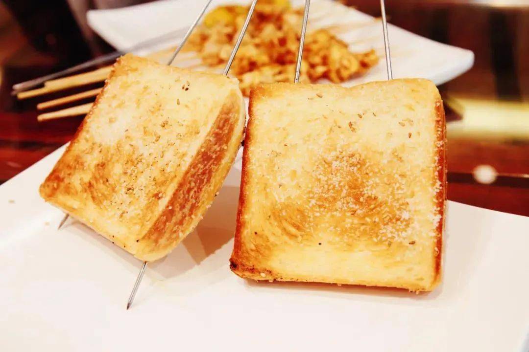 烧烤|用一口锅吸引了90%的回头客！更牛的是...十堰这家人气餐饮店