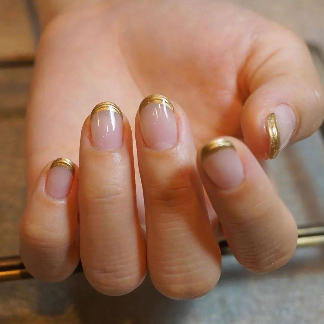 款式|每刻美丨两大流行款式的秋季美甲新鲜直达