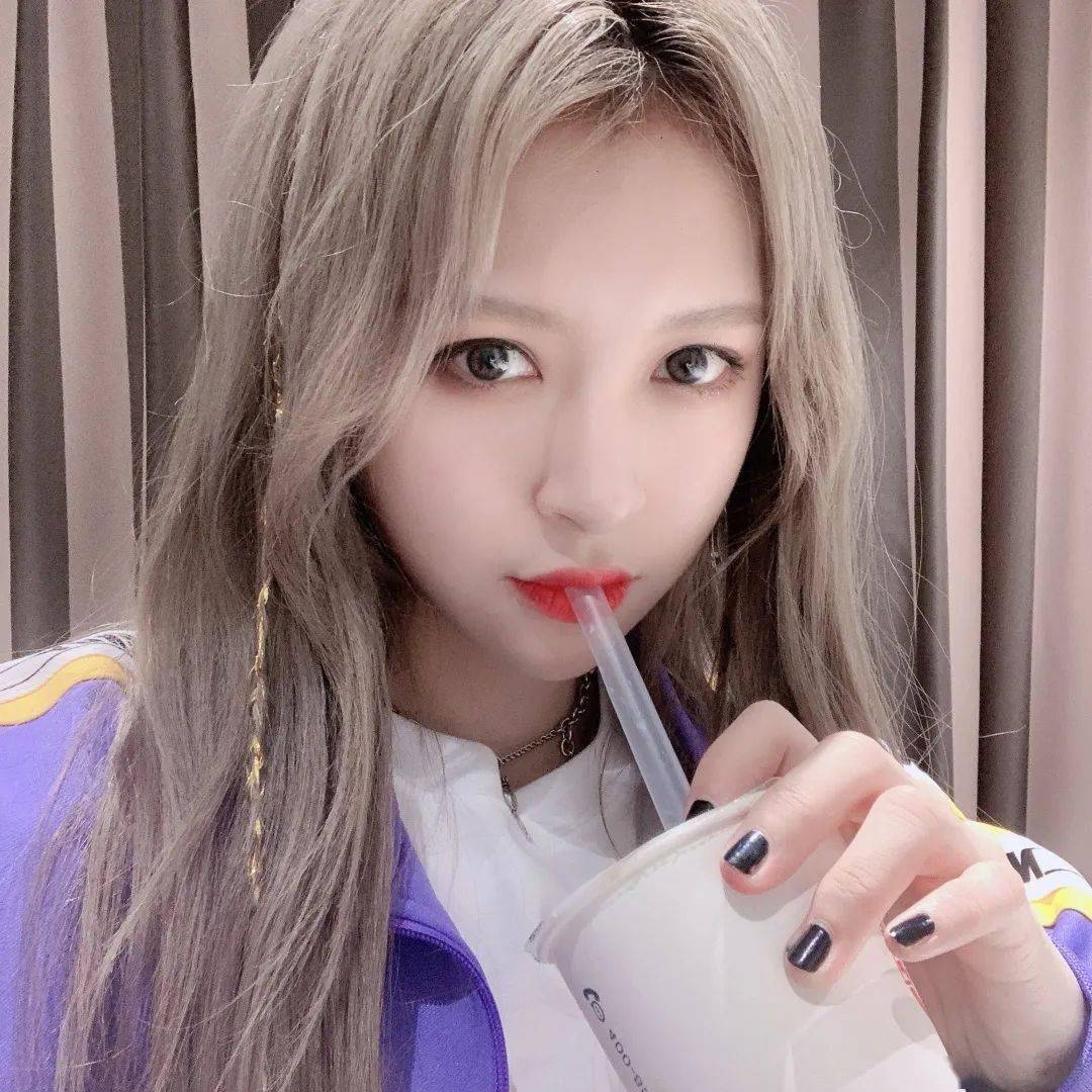 款式|每刻美丨两大流行款式的秋季美甲新鲜直达