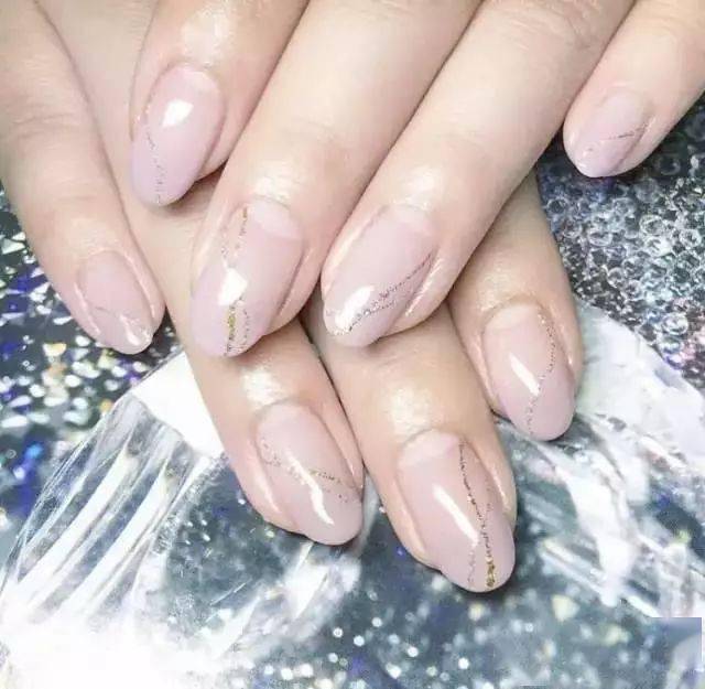 颜色|上班族专题，简约低调的美甲！