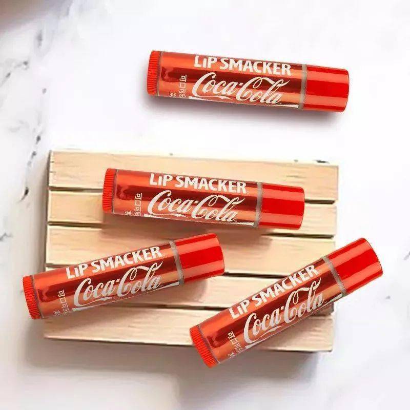 可口可乐|会玩!可口可乐竟开始做唇膏?!连接吻都是汽水味儿~