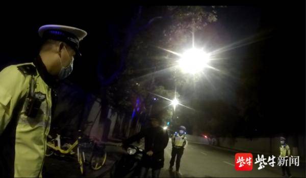 摩托车|男子无证驾驶摩托车，牌照竟是网购自行安装的