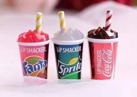 可口可乐|会玩!可口可乐竟开始做唇膏?!连接吻都是汽水味儿~