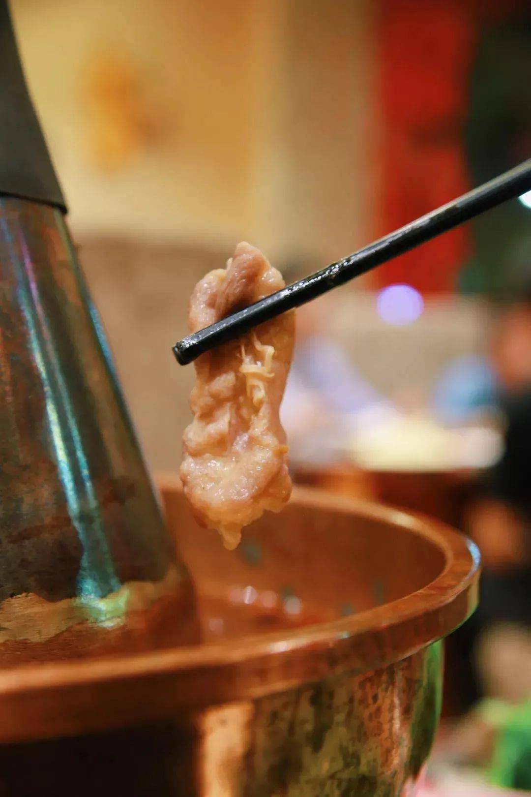 烧烤|用一口锅吸引了90%的回头客！更牛的是...十堰这家人气餐饮店